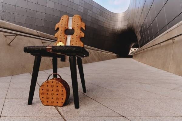 MCMが英国人デザイナーのインカ・イロリとのコラボを発表。MCMの残布をデザインに取り入れ生まれ変わった10脚の椅子を紹介