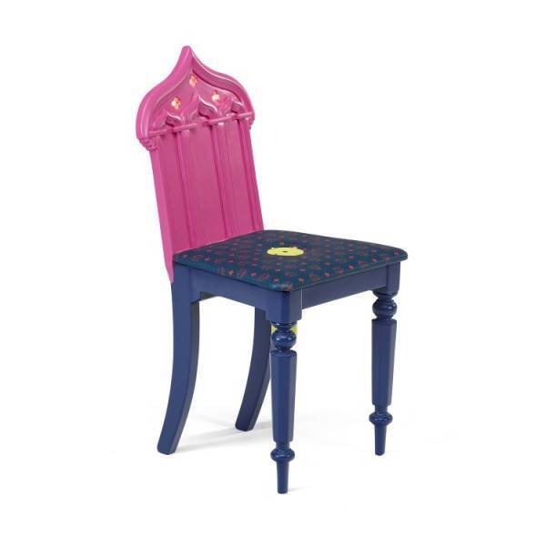 MCMが英国人デザイナーのインカ・イロリとのコラボを発表。MCMの残布をデザインに取り入れ生まれ変わった10脚の椅子を紹介