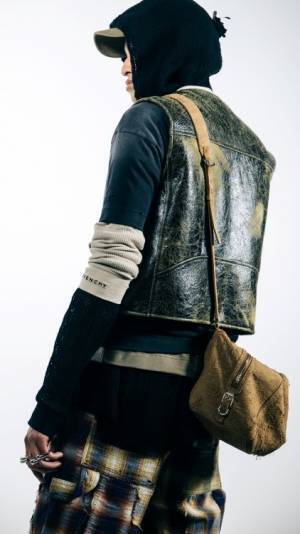 ジバンシィで人気のキューブ型のバッグ「パンドラ」がマシュー・M・ウィリアムズよって、より洗練されたデザインで再デビュー