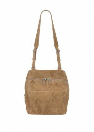 ジバンシィで人気のキューブ型のバッグ「パンドラ」がマシュー・M・ウィリアムズよって、より洗練されたデザインで再デビュー