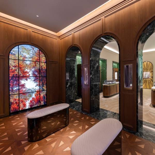 ブシュロン銀座本店がオープン。パリ・ヴァンドーム広場26番地の歴史ある本店に次ぐ最大規模の旗艦店に