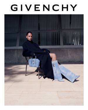 新たなエレガンスとグラマラスな仕上げ。ジバンシィから「シャークロックブーツの新作が登場