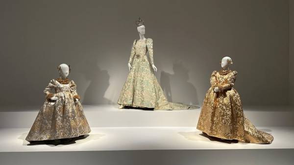 イヴ・サンローランの没後日本初となる大回顧展が六本木・国立新美術館で開幕