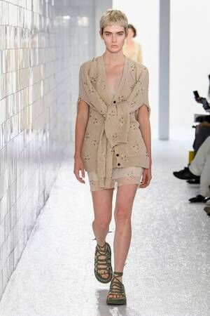 【ルック】オニツカタイガーが2024年春夏コレクションをミラノファッションウィークで発表