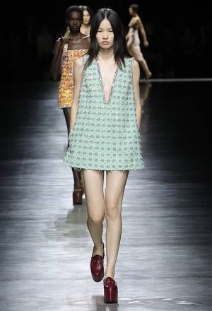 【ルック】グッチが2024年春夏コレクションを発表。新クリエイティブ・ディレクター サバト・デ・サルノによるファーストショー