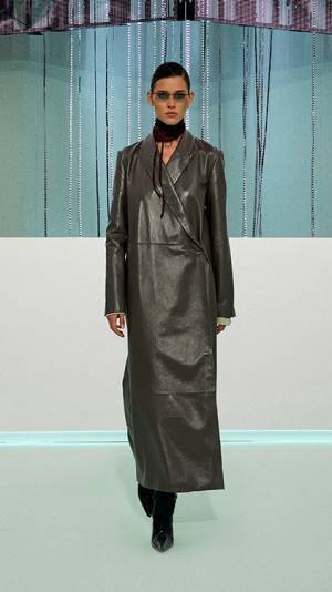 【ルック】ボスが2023年秋冬ファッションショーを「BOSS Techtopia」で開催