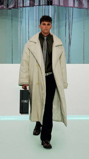 【ルック】ボスが2023年秋冬ファッションショーを「BOSS Techtopia」で開催