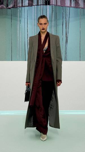 【ルック】ボスが2023年秋冬ファッションショーを「BOSS Techtopia」で開催