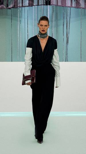 【ルック】ボスが2023年秋冬ファッションショーを「BOSS Techtopia」で開催