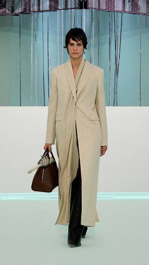 【ルック】ボスが2023年秋冬ファッションショーを「BOSS Techtopia」で開催