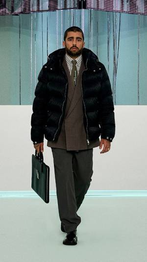 【ルック】ボスが2023年秋冬ファッションショーを「BOSS Techtopia」で開催