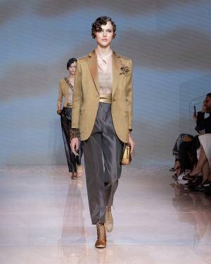 【ルック】ジョルジオ アルマーニが2024春夏ウィメンズコレクションをミラノにて発表