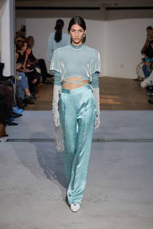 【ルック】Mame Kurogouchi が2024年春夏コレクションをパリで発表