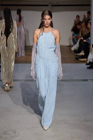 【ルック】Mame Kurogouchi が2024年春夏コレクションをパリで発表