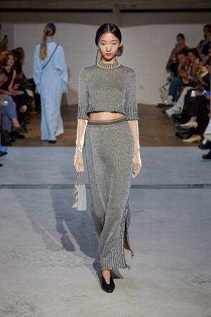 【ルック】Mame Kurogouchi が2024年春夏コレクションをパリで発表