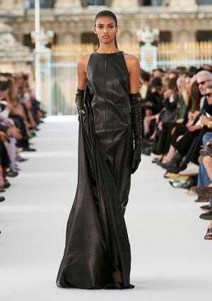 【ルック】ジバンシィが2024年春夏ウィメンズコレクションを発表