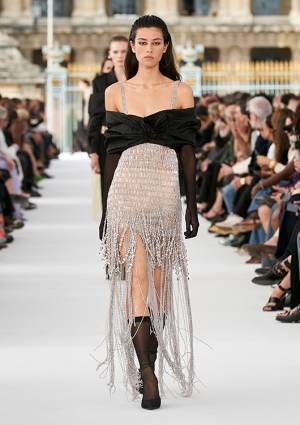 【ルック】ジバンシィが2024年春夏ウィメンズコレクションを発表