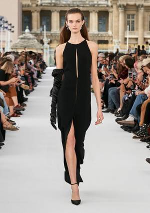 【ルック】ジバンシィが2024年春夏ウィメンズコレクションを発表