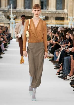 【ルック】ジバンシィが2024年春夏ウィメンズコレクションを発表