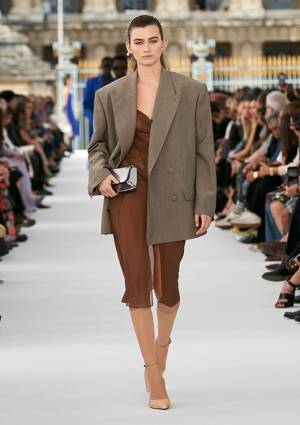 【ルック】ジバンシィが2024年春夏ウィメンズコレクションを発表