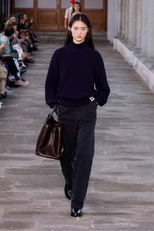 【ルック】バリーがシモーネ・ベロッティ就任後初となる2024年春夏コレクションをミラノで発表