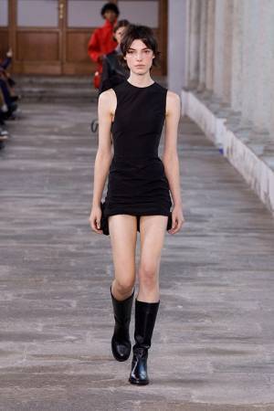 【ルック】バリーがシモーネ・ベロッティ就任後初となる2024年春夏コレクションをミラノで発表