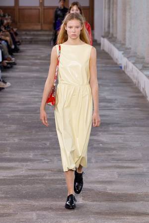 【ルック】バリーがシモーネ・ベロッティ就任後初となる2024年春夏コレクションをミラノで発表