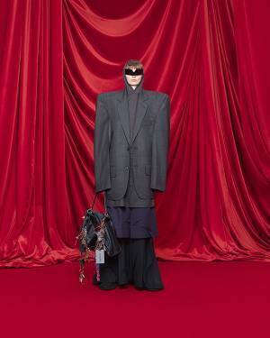 【ルック】バレンシアガが2024年春夏コレクションを発表