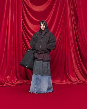 【ルック】バレンシアガが2024年春夏コレクションを発表