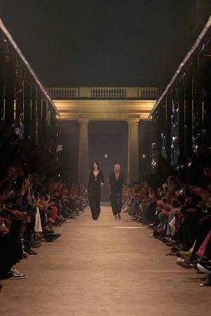 【ルック】イザベル マランが2024年春夏コレクション ショーを開催