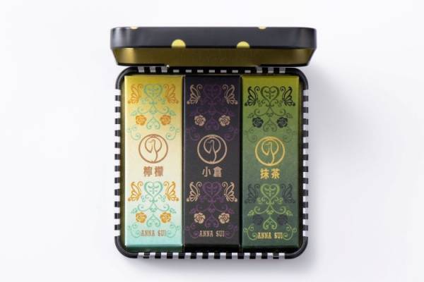 ANNA SUIと京都の老舗和菓子舗 鶴屋吉信がコラボした羊羹が数量限定で登場