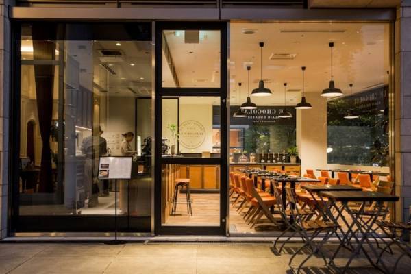 パリ発のショコラトリー「ル・ショコラ・アラン・デュカス」で楽しむクリスマス限定のアフタヌーンティー