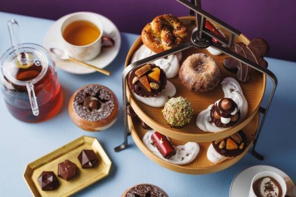 パリ発のショコラトリー「ル・ショコラ・アラン・デュカス」で楽しむクリスマス限定のアフタヌーンティー