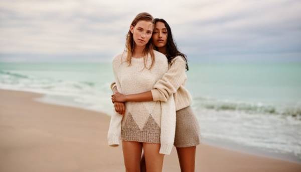 ロロ・ピアーナ2023年秋冬コクーン・コレクションにメンズを追加。新宿伊勢丹ではポップアップも開催