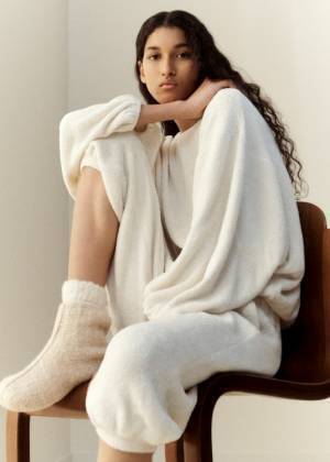 ロロ・ピアーナ2023年秋冬コクーン・コレクションにメンズを追加。新宿伊勢丹ではポップアップも開催