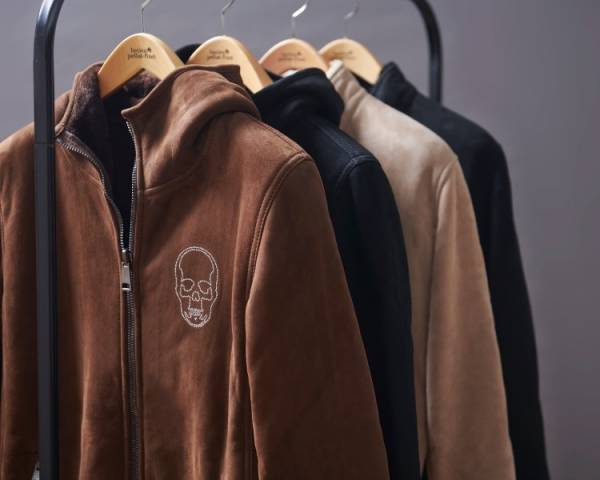 ルシアン ぺラフィネからイタリアの最高峰レザーブランドとのタッグで生まれたリュクスなムートンアウターが登場