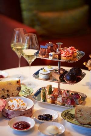 宝石のようなセイボリーやスイーツの数々。ブルガリ ホテル 東京のフェスティブ・アフタヌーンティー
