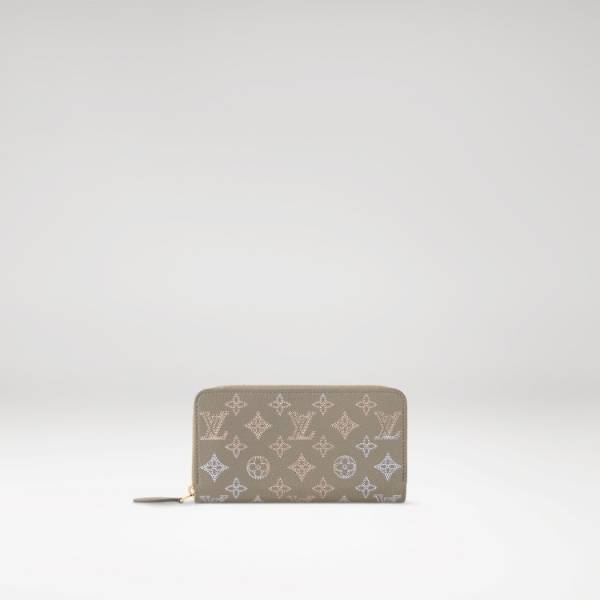 ルイ・ヴィトンからカラーグラデーションが施されたマヒナ・レザーの新作が登場。日本限定のキーケースも