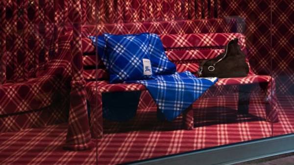 バーバリーがNYノーホーにあるTemple Barを期間限定でテイクオーバー。ノーマンズカフェ監修のメニューを提供