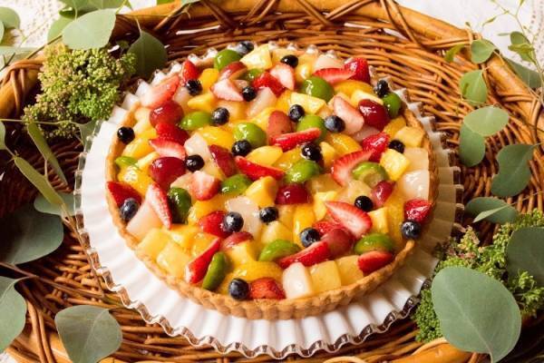 フルーツで彩った華やかなケーキ。タルト専門店「キル フェ ボン」が贈るクリスマス期間限定メニュー