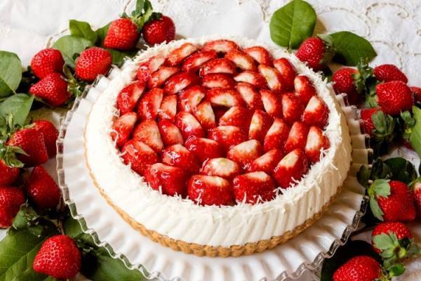 フルーツで彩った華やかなケーキ。タルト専門店「キル フェ ボン」が贈るクリスマス期間限定メニュー