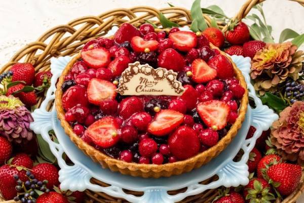フルーツで彩った華やかなケーキ。タルト専門店「キル フェ ボン」が贈るクリスマス期間限定メニュー