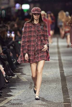 【ルック】シャネルがマンチェスターで2023-24 年 メティエダール コレクションを発表