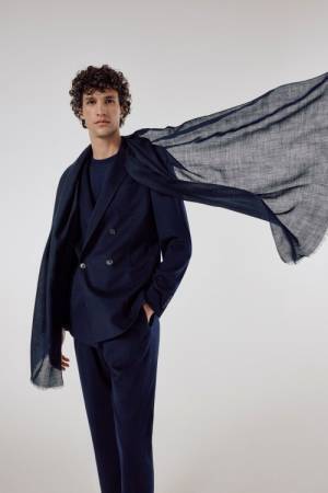 ジョルジオ アルマーニから「ジョルジオズ コレクション」登場。夜の装いに想いを馳せ、艶感のある素材使いが特徴