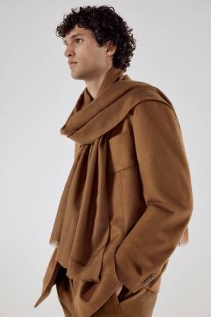 ジョルジオ アルマーニから「ジョルジオズ コレクション」登場。夜の装いに想いを馳せ、艶感のある素材使いが特徴