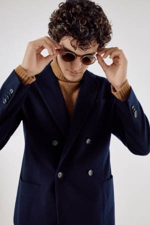 ジョルジオ アルマーニから「ジョルジオズ コレクション」登場。夜の装いに想いを馳せ、艶感のある素材使いが特徴