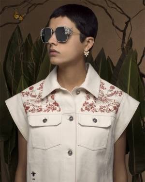 ディオールからメゾンのサヴォワールフェールを体現したバタフライのサングラスが登場