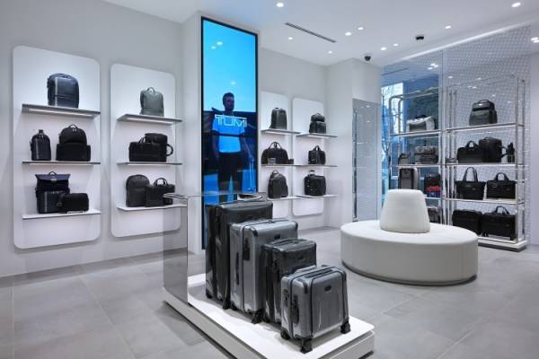トゥミが表参道店を全面改装、アジア太平洋地域初となる旗艦店としてオープン