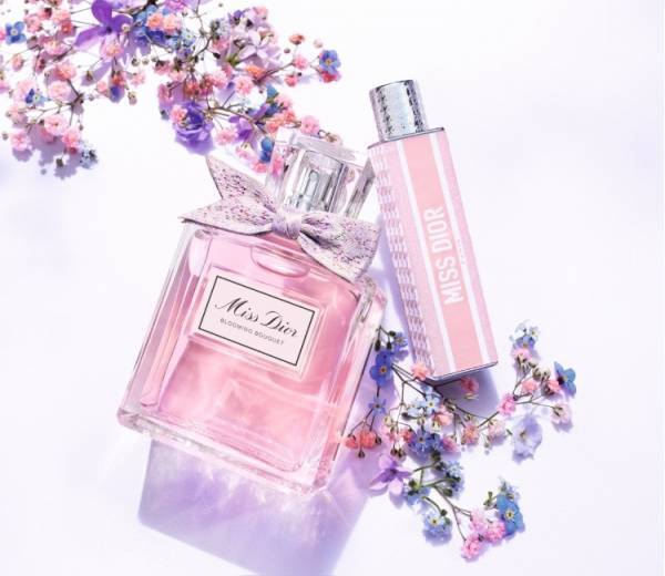 ミス ディオールの新しいスティック フレグランス「MINI MISS」誕生