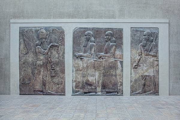 写真家・笠原秀信による旅をテーマにしたオンラインExhibition「THE ROAD」。第11弾はフランス・ルーヴル美術館編